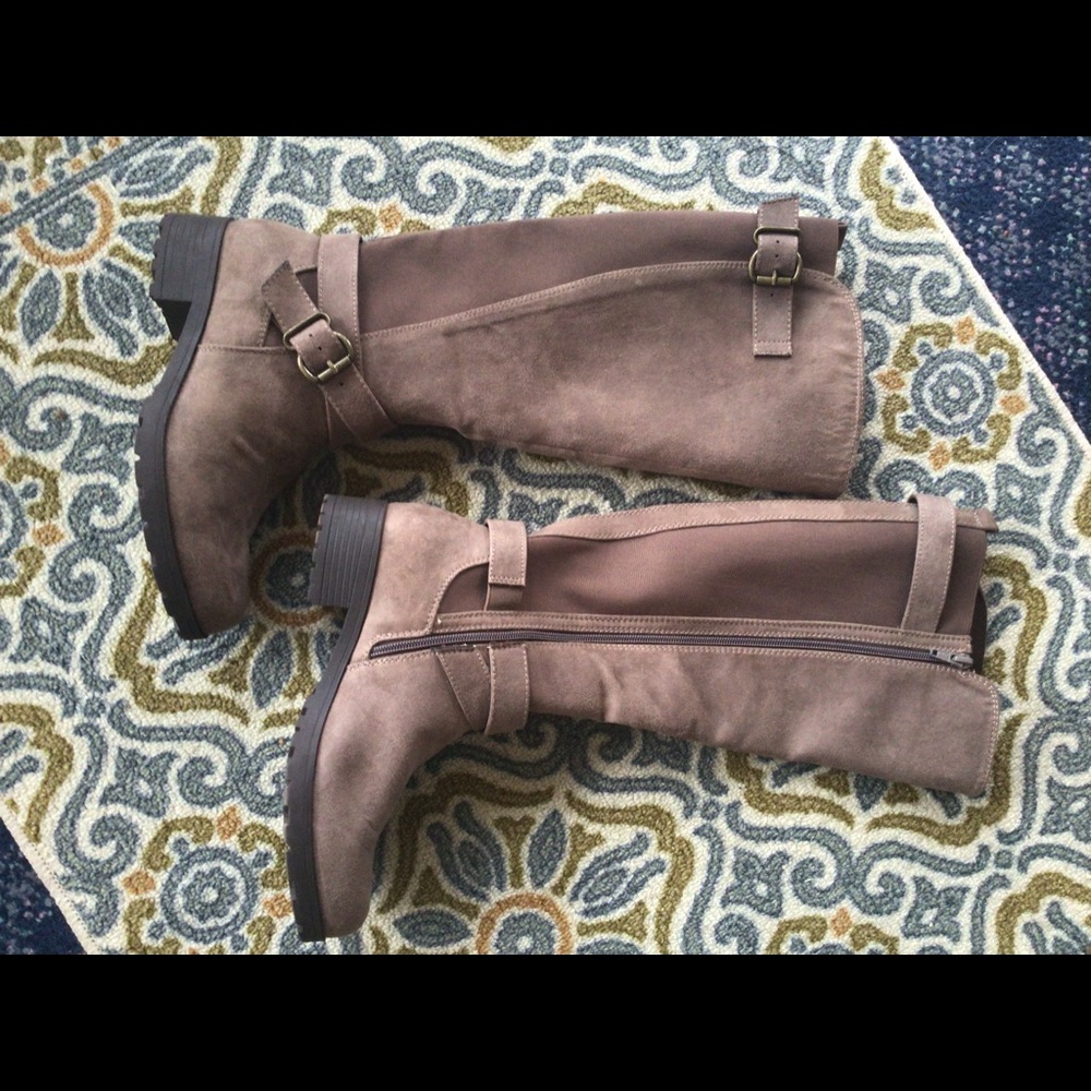 Suede boots